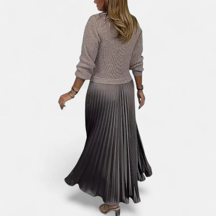 Claudia - Maxi dress with sweater and pleated skirt Clara Monroe