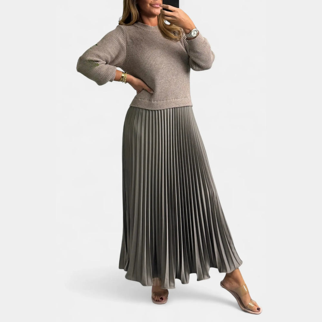 Claudia - Maxi dress with sweater and pleated skirt Clara Monroe