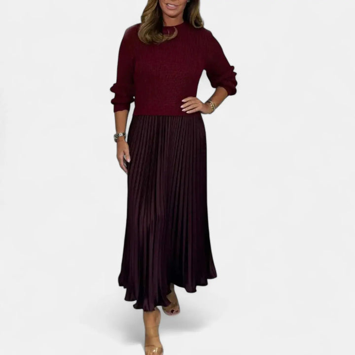 Claudia - Maxi dress with sweater and pleated skirt Clara Monroe