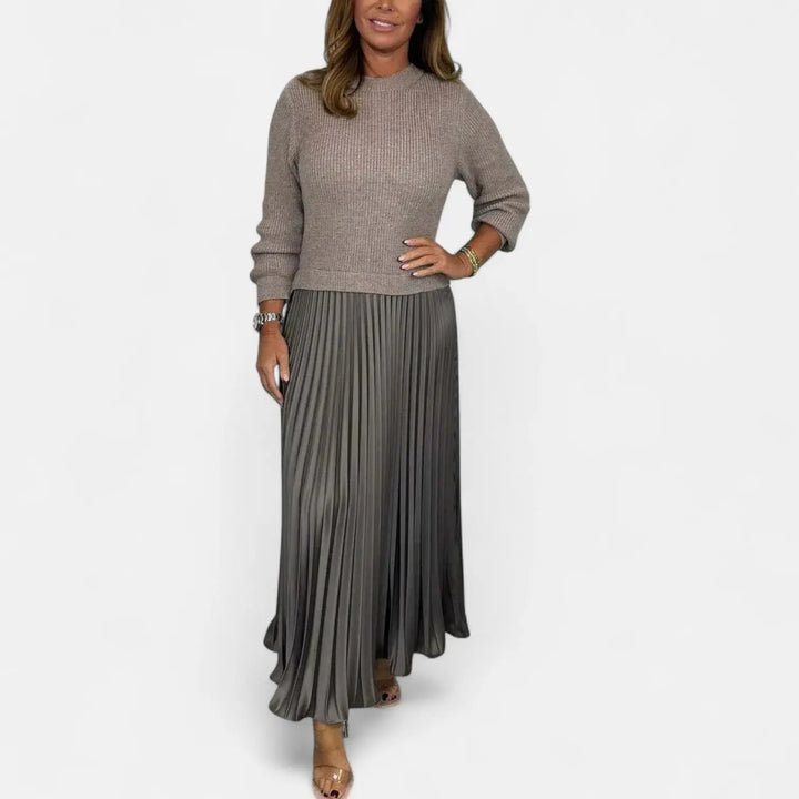 Claudia - Maxi dress with sweater and pleated skirt Clara Monroe