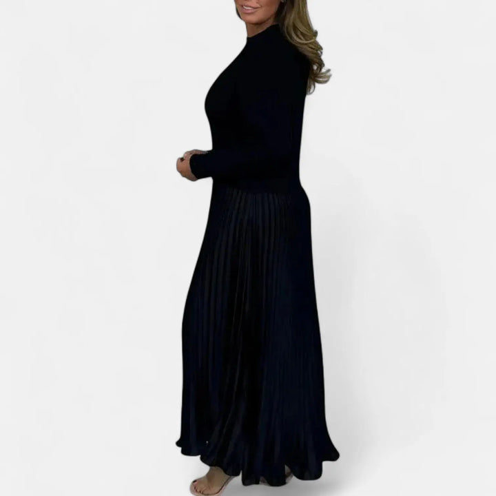 Claudia - Maxi dress with sweater and pleated skirt Clara Monroe